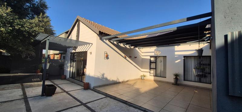 4 Bedroom Property for Sale in Midstream Ridge Gauteng