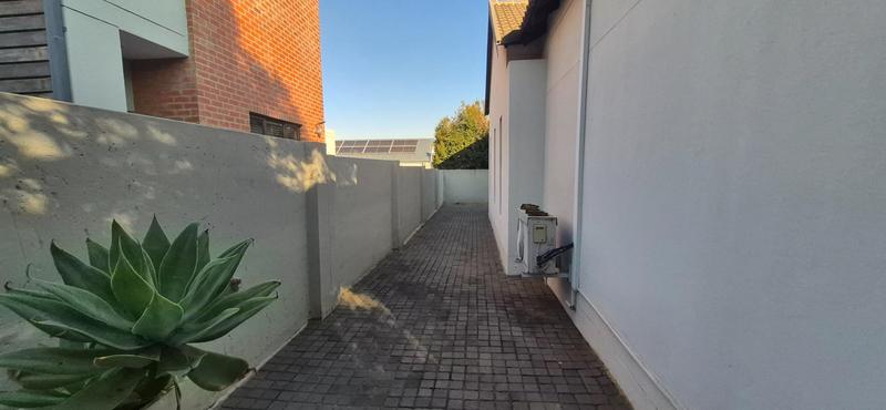4 Bedroom Property for Sale in Midstream Ridge Gauteng