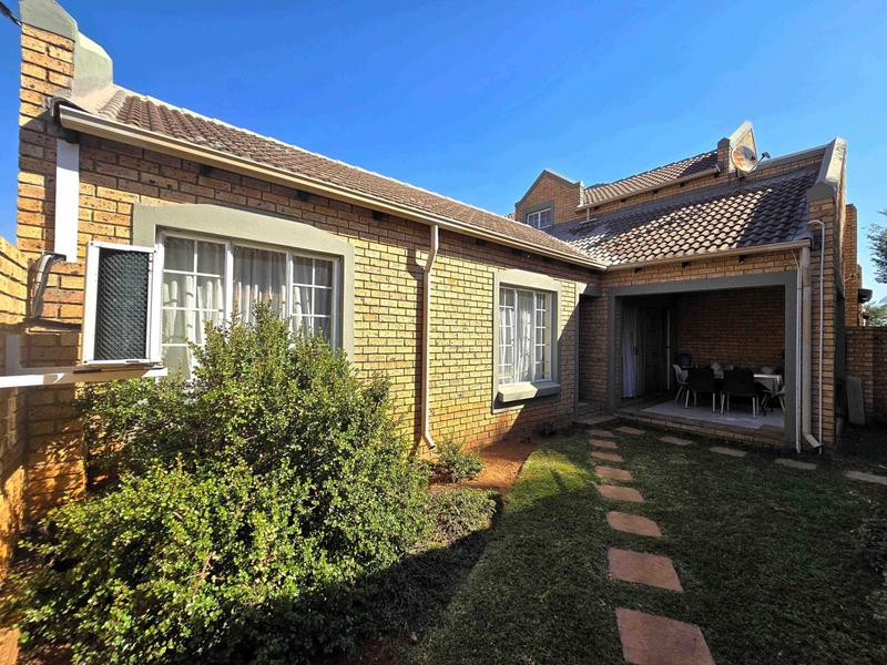 2 Bedroom Property for Sale in Equestria Gauteng