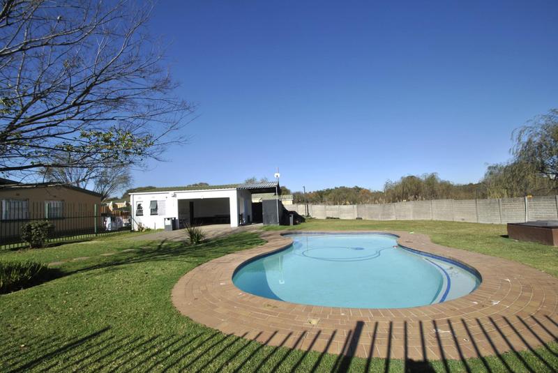 3 Bedroom Property for Sale in Florida Lake Gauteng
