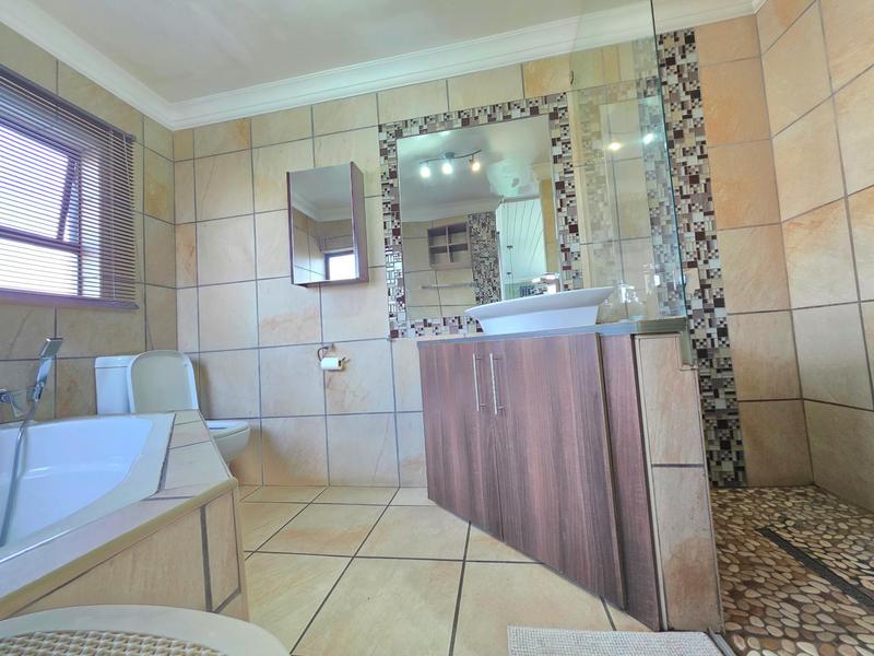 4 Bedroom Property for Sale in Rangeview Gauteng
