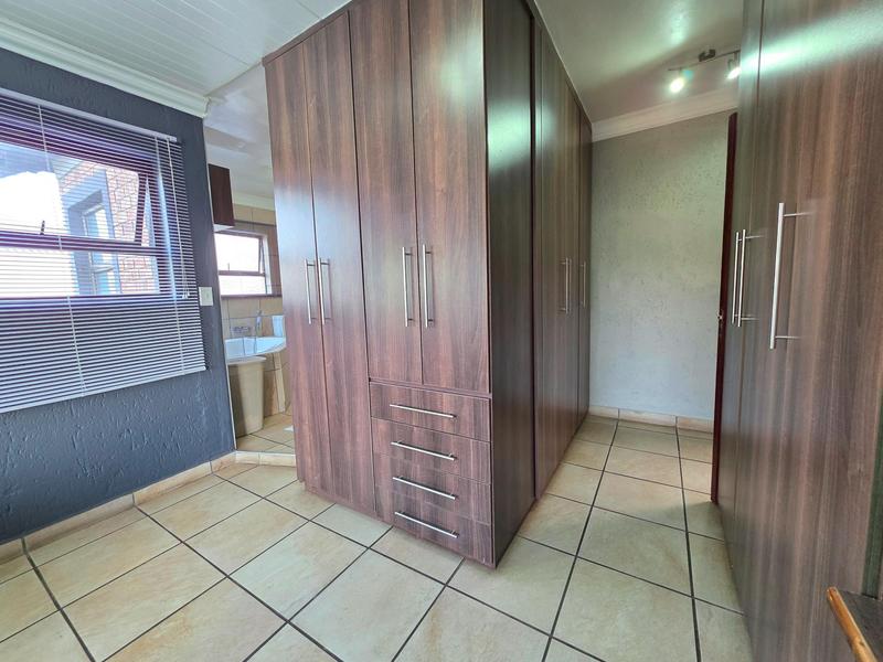 4 Bedroom Property for Sale in Rangeview Gauteng