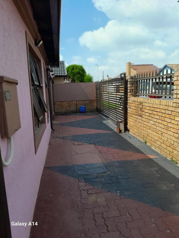3 Bedroom Property for Sale in Pimville Zone 4 Gauteng