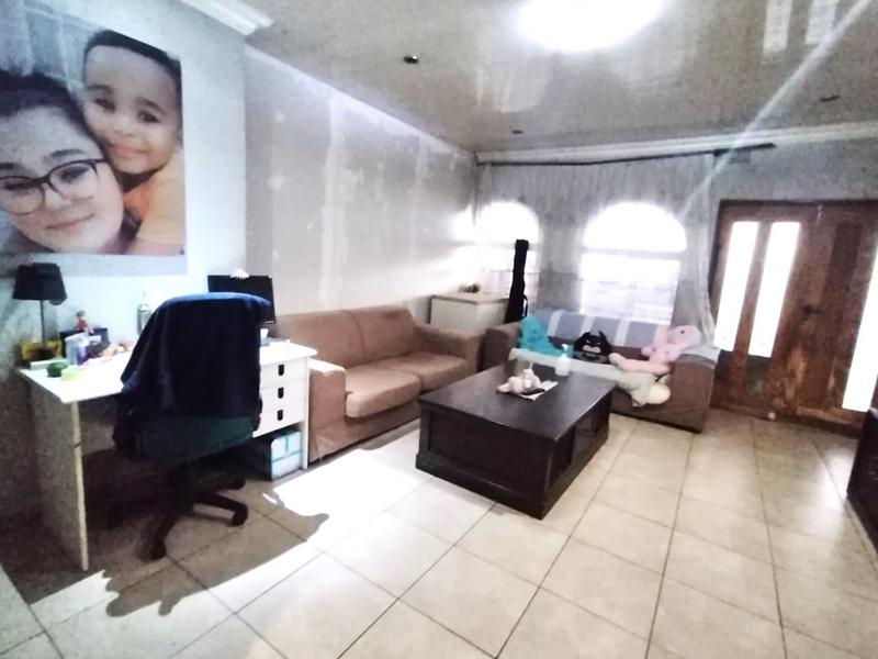 6 Bedroom Property for Sale in Kliprivier Gauteng