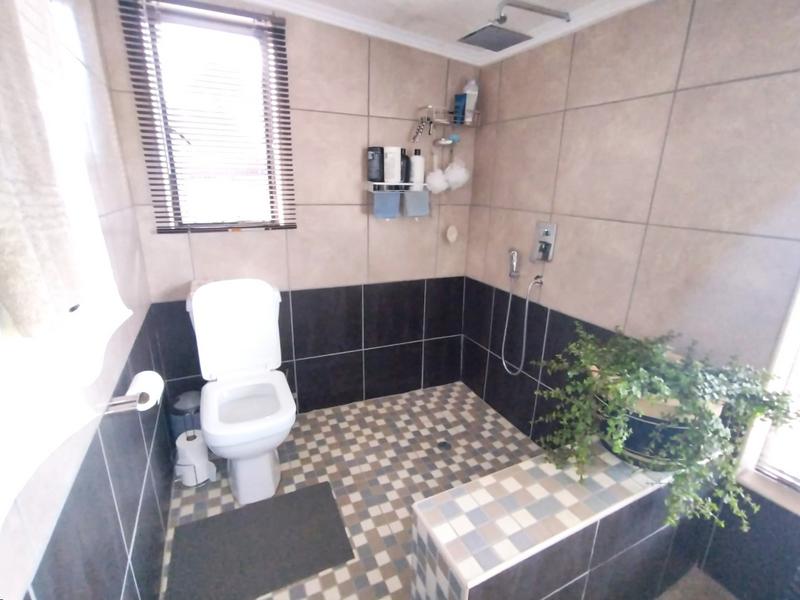 6 Bedroom Property for Sale in Kliprivier Gauteng