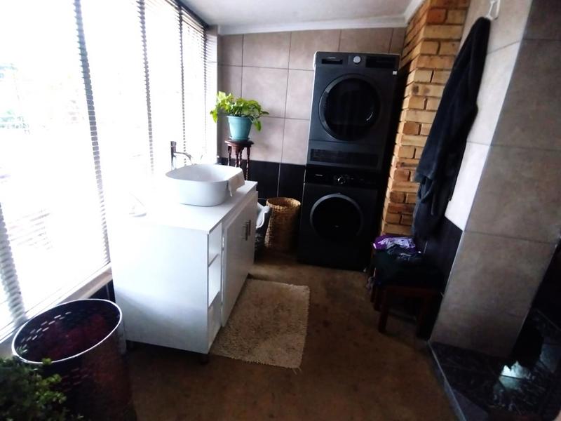 6 Bedroom Property for Sale in Kliprivier Gauteng