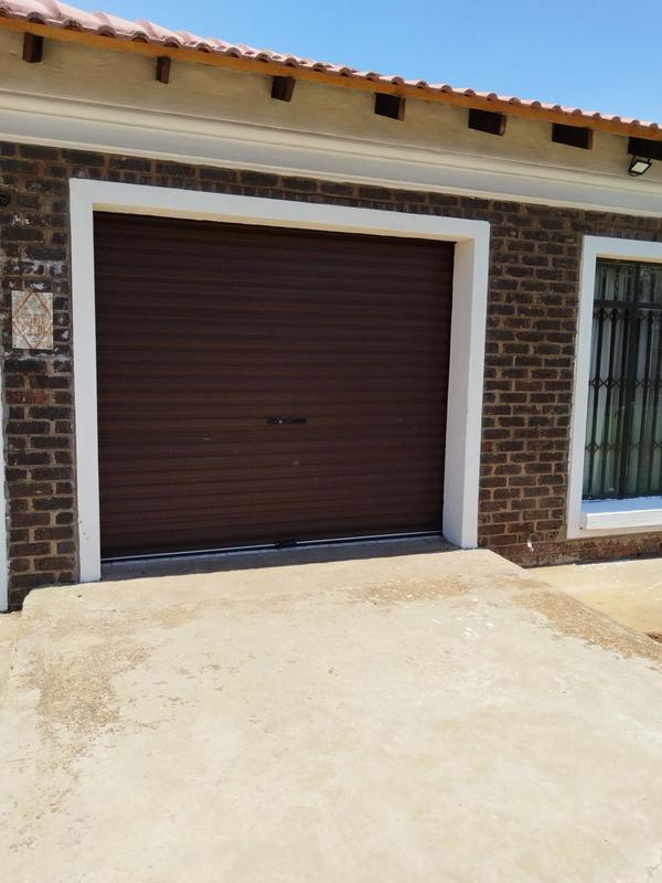 To Let 3 Bedroom Property for Rent in Rondebult Gauteng