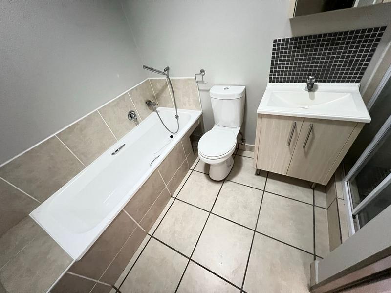 To Let 2 Bedroom Property for Rent in Lonehill Gauteng