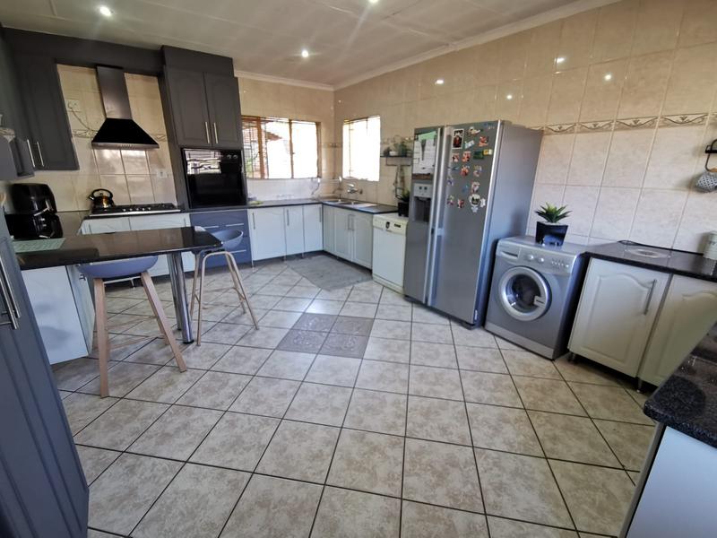4 Bedroom Property for Sale in Golf Park Gauteng