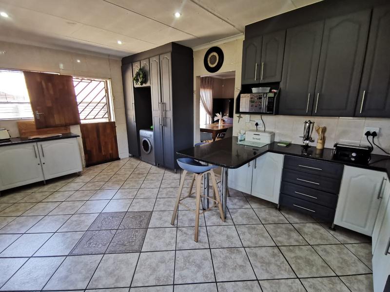 4 Bedroom Property for Sale in Golf Park Gauteng