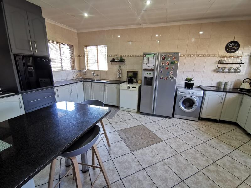 4 Bedroom Property for Sale in Golf Park Gauteng