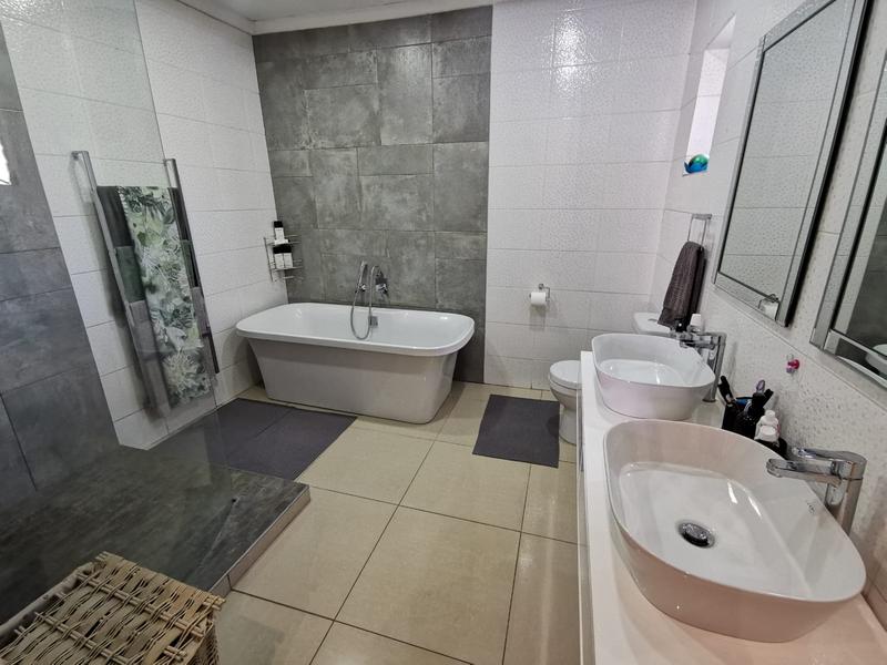 4 Bedroom Property for Sale in Golf Park Gauteng