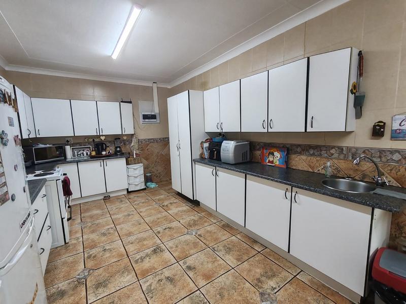 6 Bedroom Property for Sale in Meyerton Central Gauteng