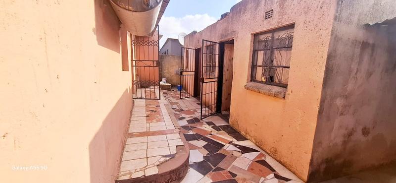 8 Bedroom Property for Sale in Tembisa Gauteng