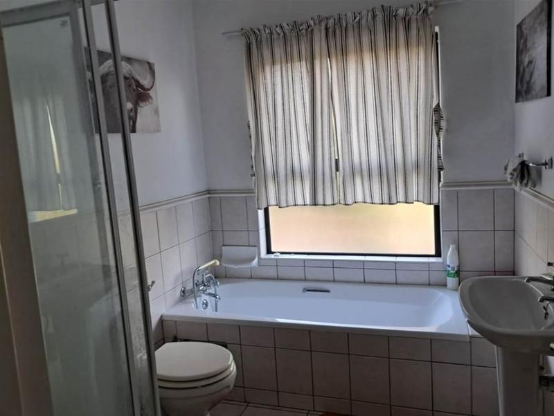 To Let 2 Bedroom Property for Rent in Magaliessig Gauteng