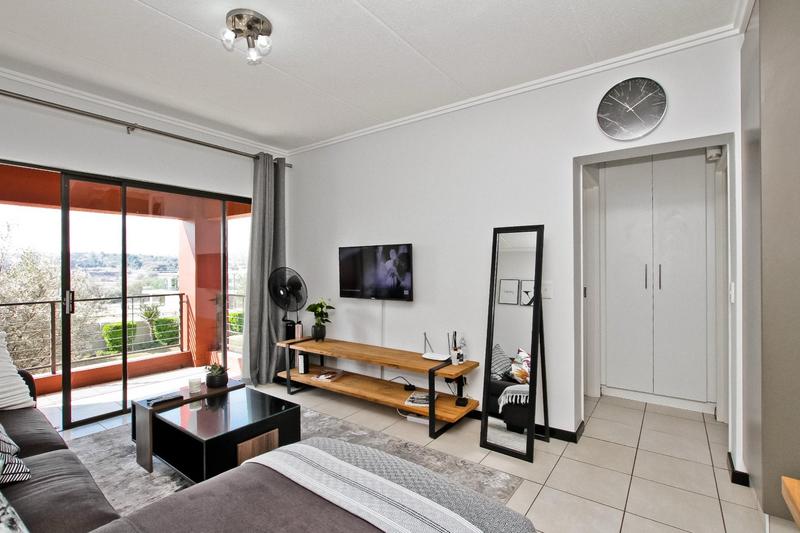 To Let 1 Bedroom Property for Rent in Lonehill Gauteng