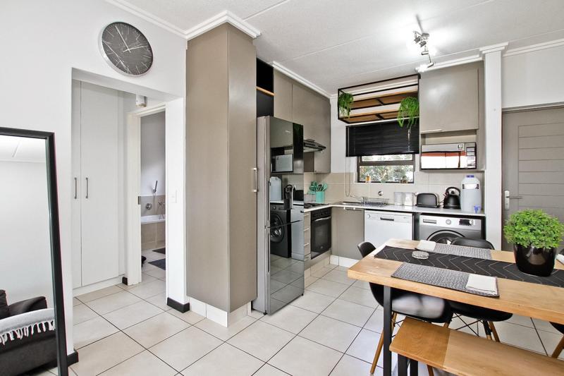 To Let 1 Bedroom Property for Rent in Lonehill Gauteng