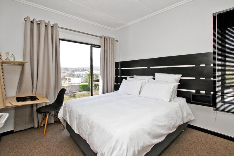 To Let 1 Bedroom Property for Rent in Lonehill Gauteng