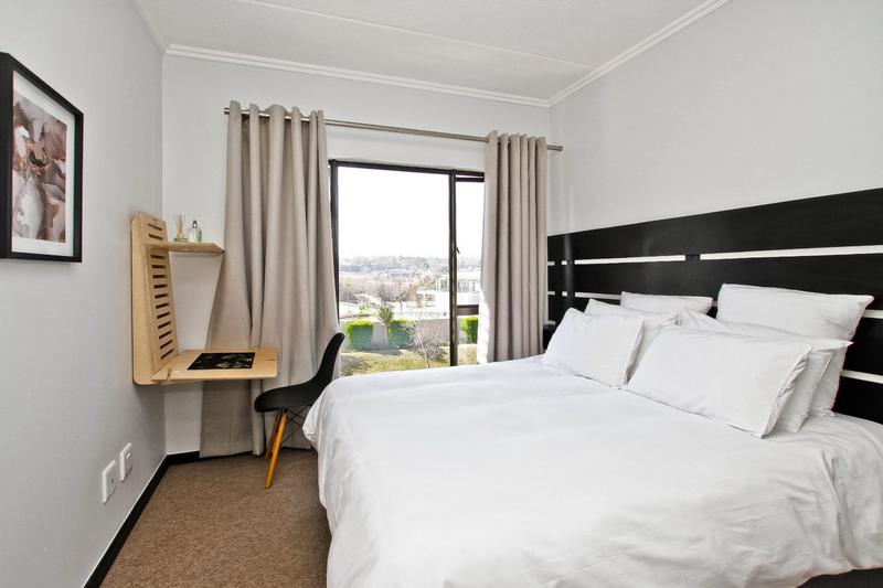 To Let 1 Bedroom Property for Rent in Lonehill Gauteng