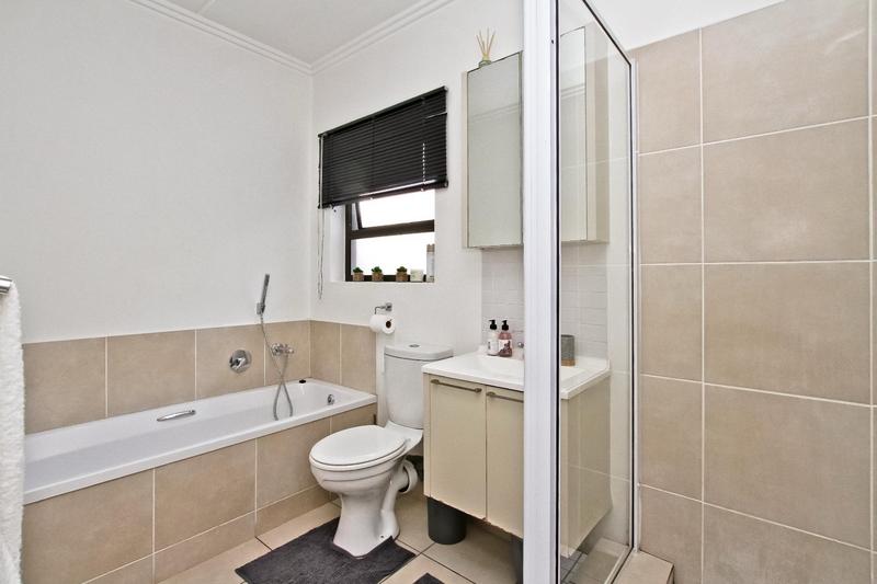 To Let 1 Bedroom Property for Rent in Lonehill Gauteng