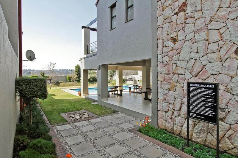 To Let 1 Bedroom Property for Rent in Lonehill Gauteng