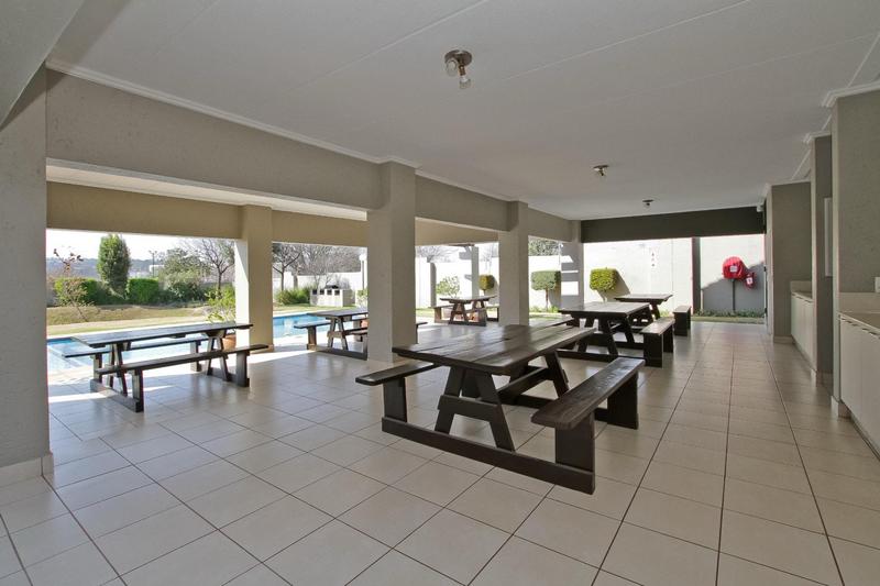 To Let 1 Bedroom Property for Rent in Lonehill Gauteng