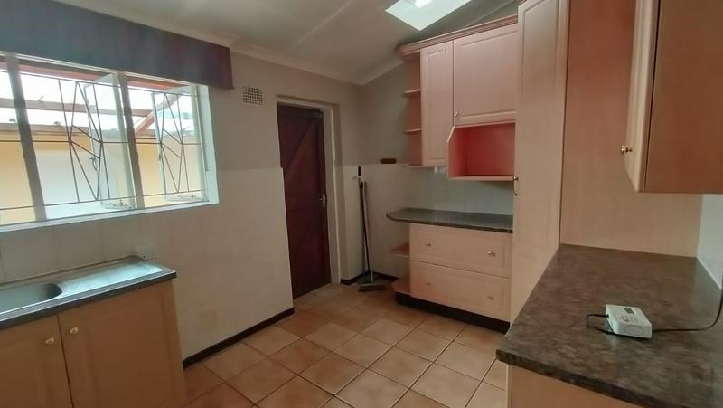 To Let 1 Bedroom Property for Rent in Bonaero Park Gauteng
