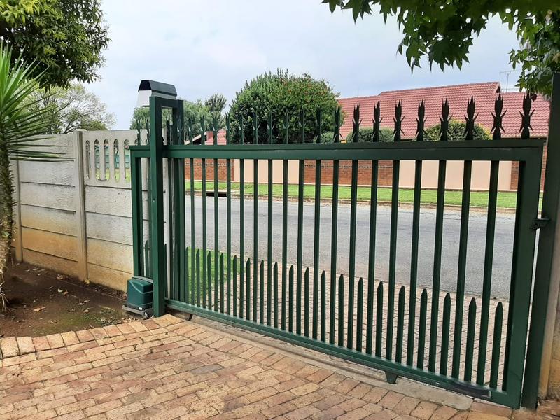 To Let 1 Bedroom Property for Rent in Bonaero Park Gauteng
