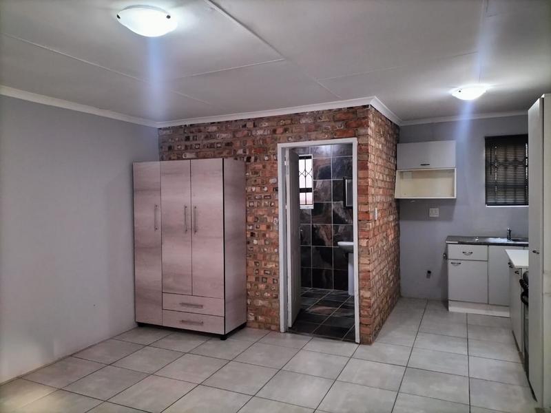 1 Bedroom Property for Sale in Birchleigh North Gauteng