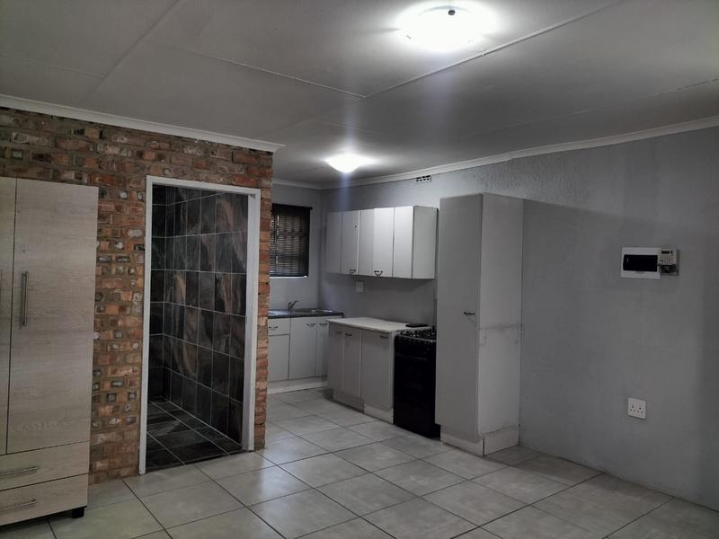 1 Bedroom Property for Sale in Birchleigh North Gauteng