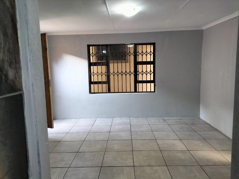 1 Bedroom Property for Sale in Birchleigh North Gauteng