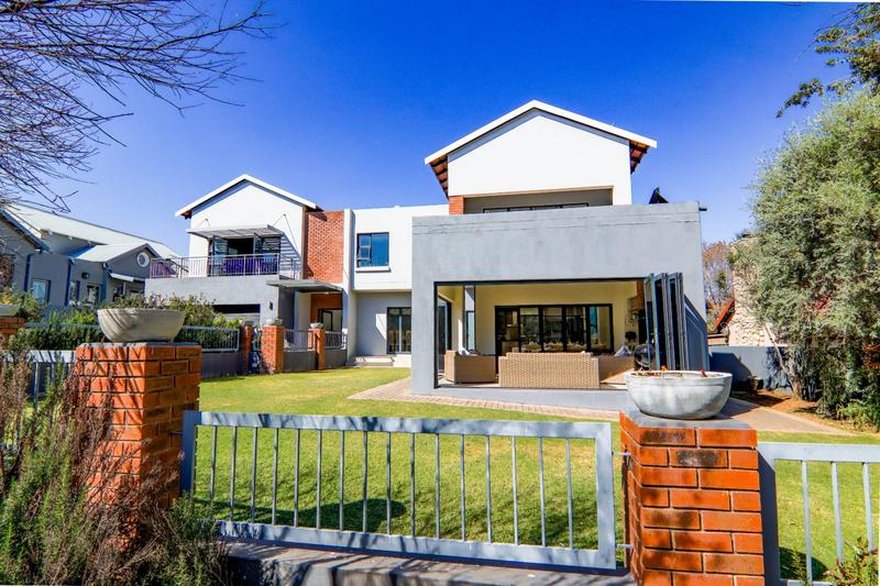 5 Bedroom Property for Sale in Copperleaf Estate Gauteng