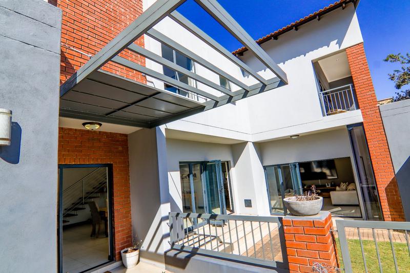 5 Bedroom Property for Sale in Copperleaf Estate Gauteng