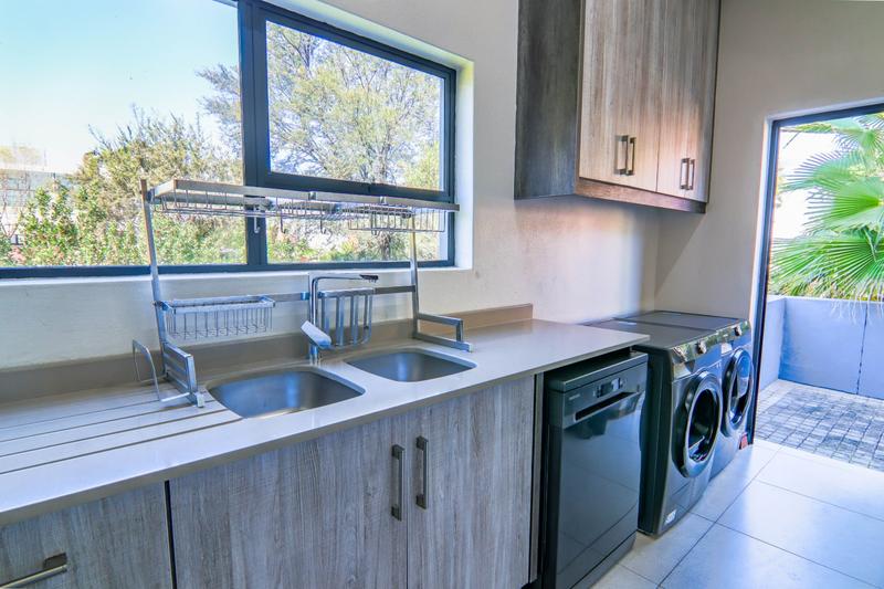 5 Bedroom Property for Sale in Copperleaf Estate Gauteng