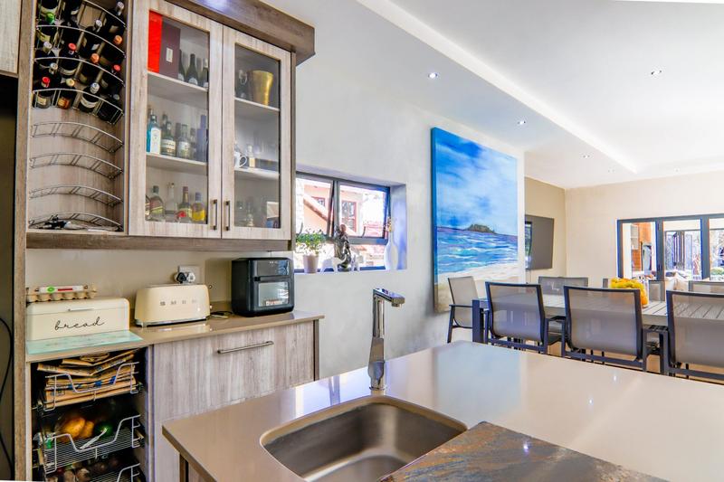 5 Bedroom Property for Sale in Copperleaf Estate Gauteng