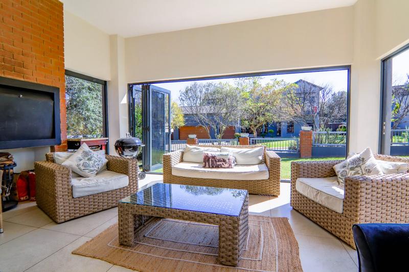 5 Bedroom Property for Sale in Copperleaf Estate Gauteng