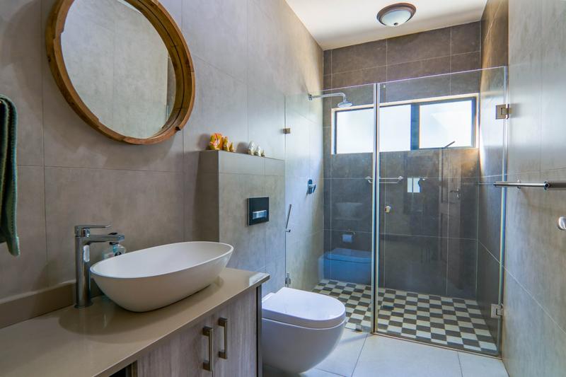 5 Bedroom Property for Sale in Copperleaf Estate Gauteng