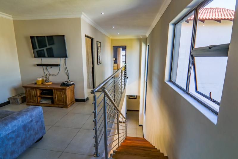 5 Bedroom Property for Sale in Copperleaf Estate Gauteng