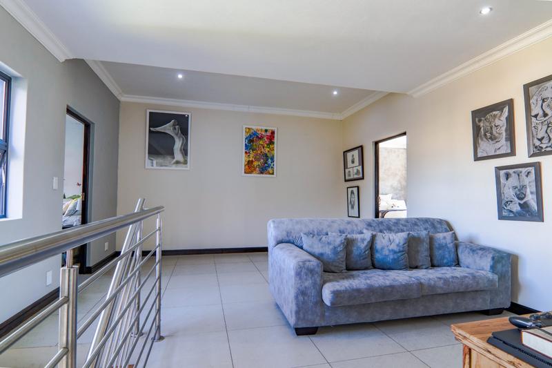 5 Bedroom Property for Sale in Copperleaf Estate Gauteng