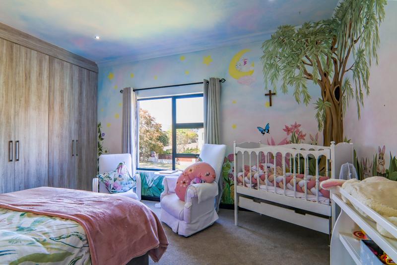 5 Bedroom Property for Sale in Copperleaf Estate Gauteng