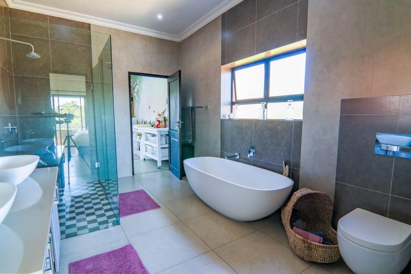 5 Bedroom Property for Sale in Copperleaf Estate Gauteng