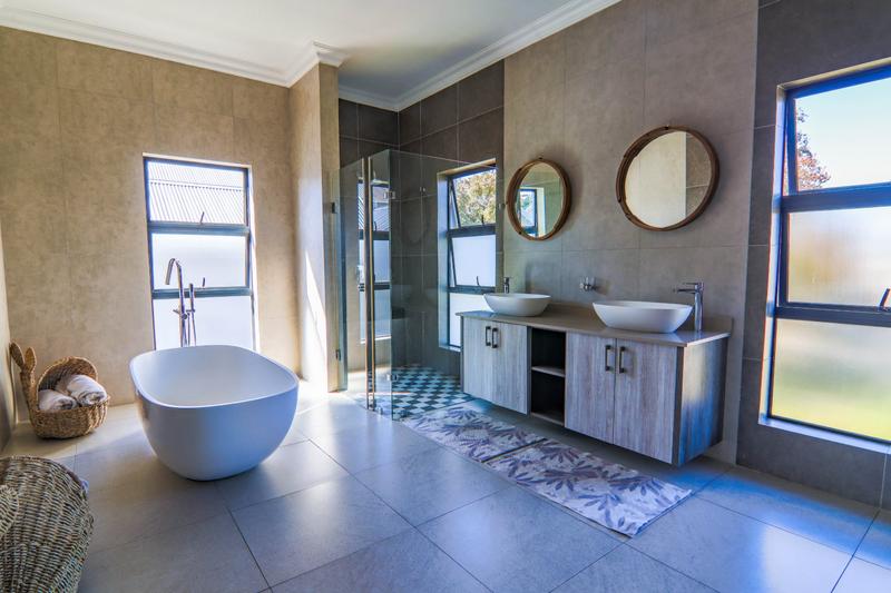 5 Bedroom Property for Sale in Copperleaf Estate Gauteng