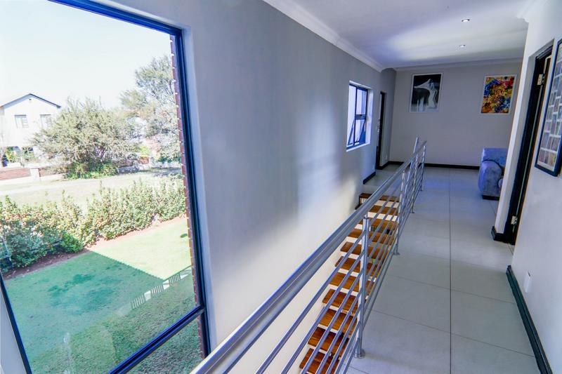 5 Bedroom Property for Sale in Copperleaf Estate Gauteng