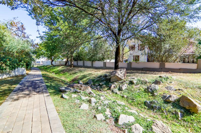 5 Bedroom Property for Sale in Copperleaf Estate Gauteng