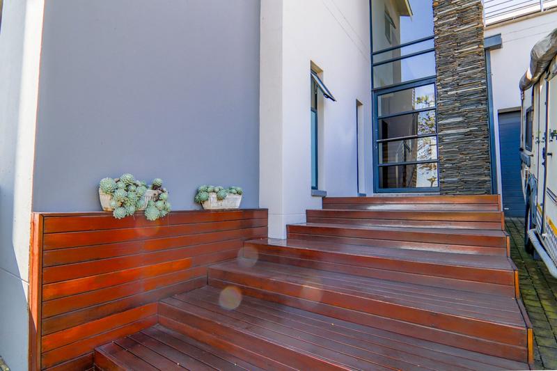 5 Bedroom Property for Sale in Copperleaf Estate Gauteng