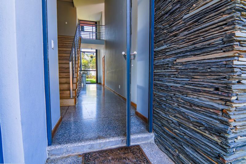 5 Bedroom Property for Sale in Copperleaf Estate Gauteng