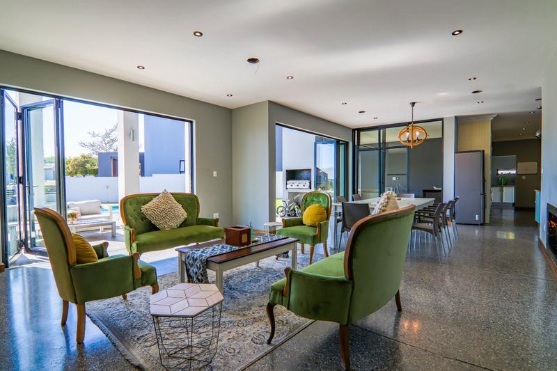 5 Bedroom Property for Sale in Copperleaf Estate Gauteng