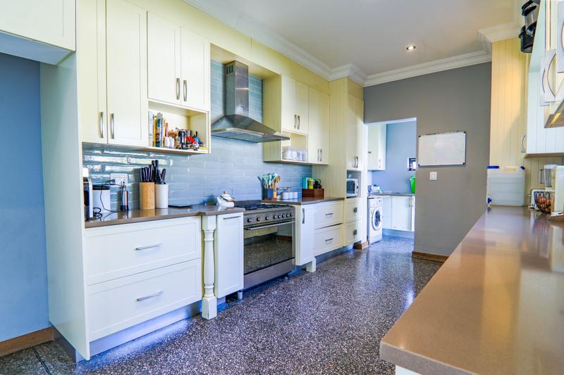 5 Bedroom Property for Sale in Copperleaf Estate Gauteng