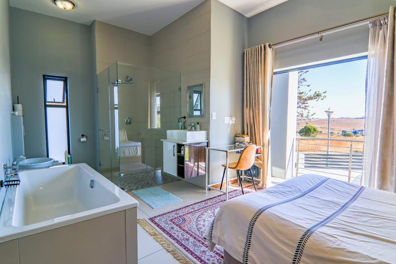 5 Bedroom Property for Sale in Copperleaf Estate Gauteng