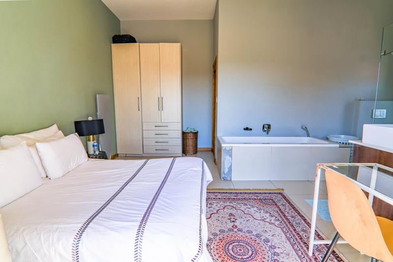 5 Bedroom Property for Sale in Copperleaf Estate Gauteng